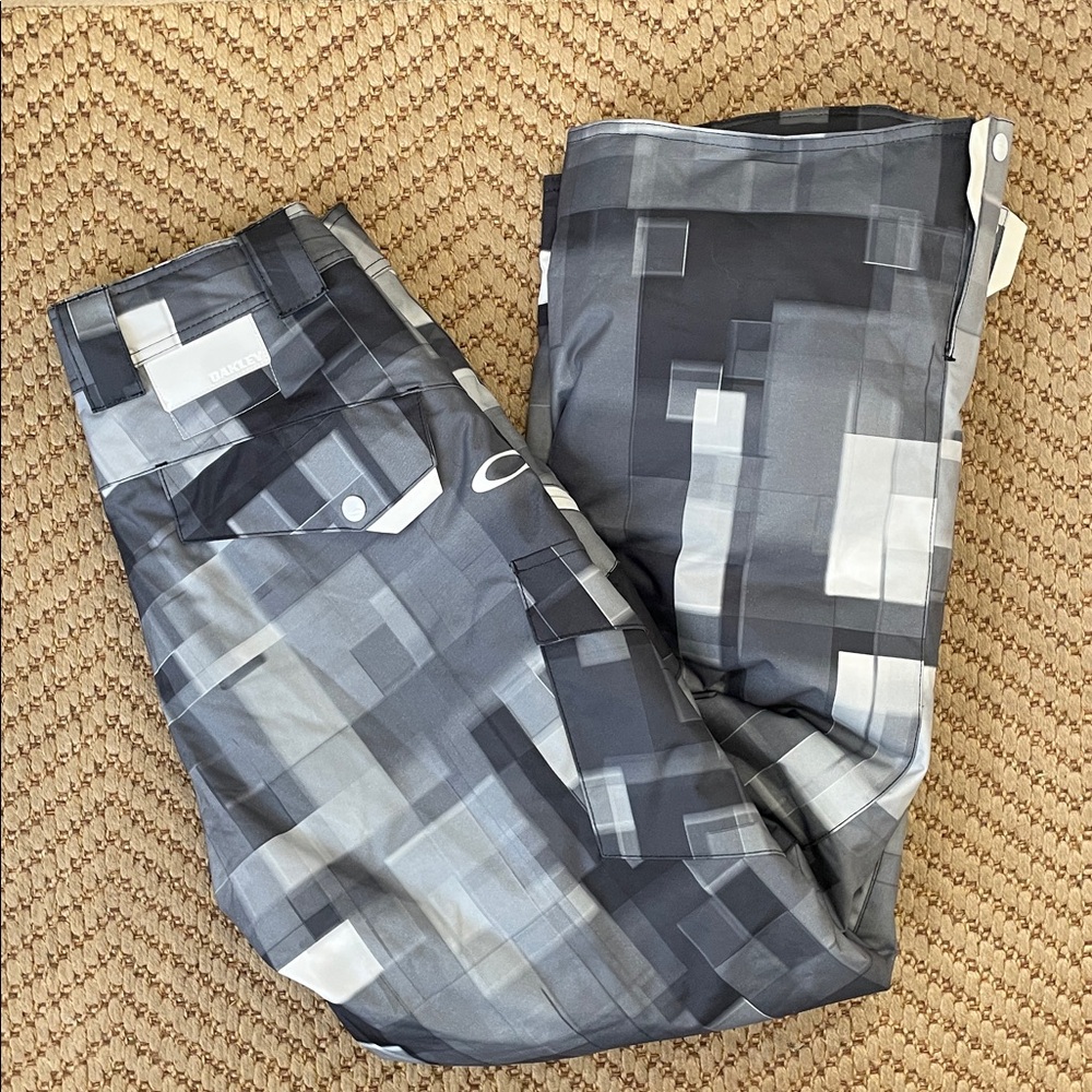 Oakley - Classic Outdoor Snowboard / Ski Snow Pants - White / Grey - S